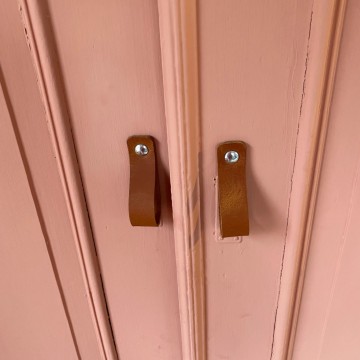 Krijtverf oud roze kast