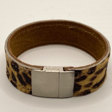 Leopard hair on armband