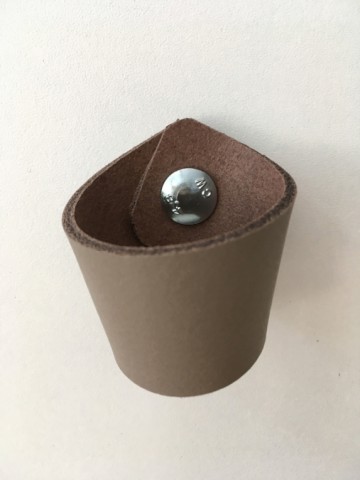 Leren knop Klei taupe 3x14 5