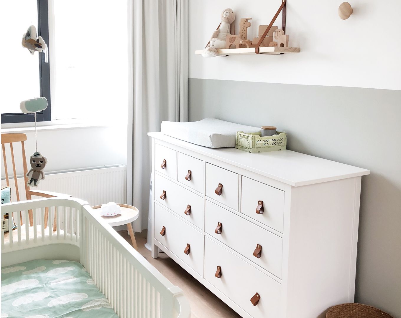 krant Purper Gewaad Ikea Hemnes Commode met leren handgreepjes - Wolkedewietje leren handgrepen  v.a. €2,- | leren plankdragers v.a. €7,50